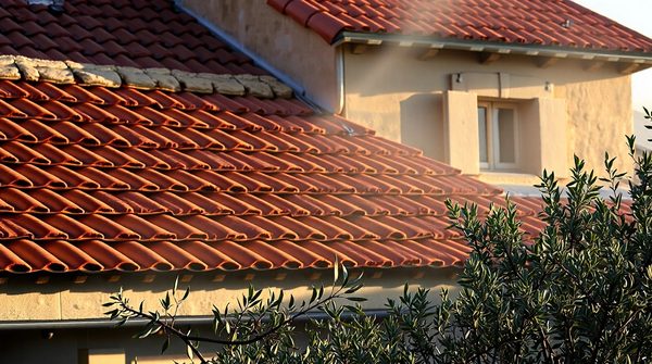 Couvreur à nîmes : votre expert pour une toiture durable et belle